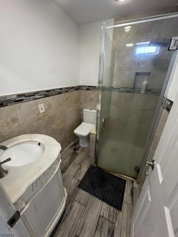 9 Wallace Ln, Woodland Park, NJ 07424