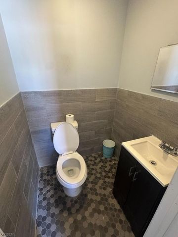 9 Wallace Ln, Woodland Park, NJ 07424