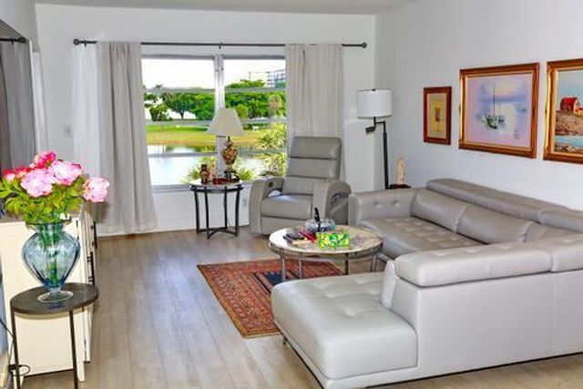 2801 N Palm Aire Drive 405, Pompano Beach, FL 33069