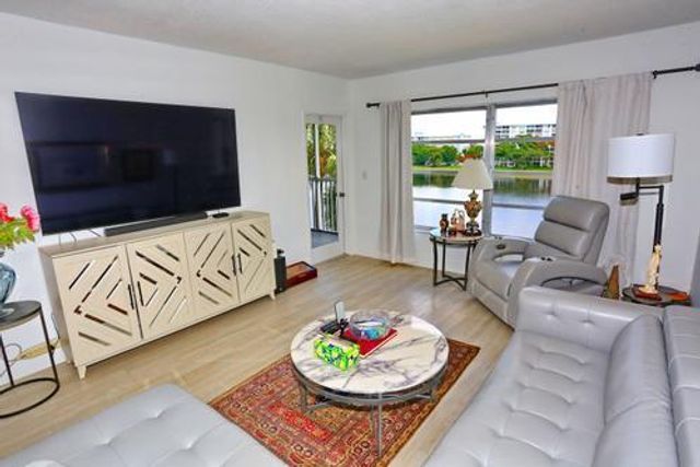 2801 N Palm Aire Drive 405, Pompano Beach, FL 33069