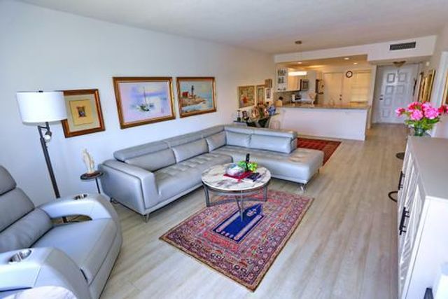 2801 N Palm Aire Drive 405, Pompano Beach, FL 33069