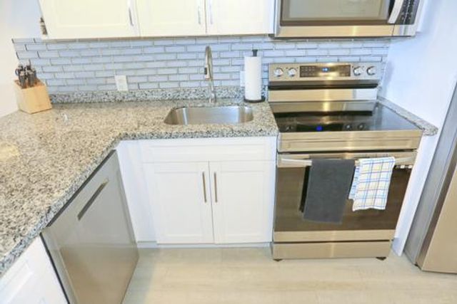 2801 N Palm Aire Drive 405, Pompano Beach, FL 33069