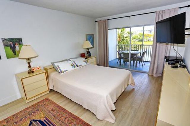 2801 N Palm Aire Drive 405, Pompano Beach, FL 33069