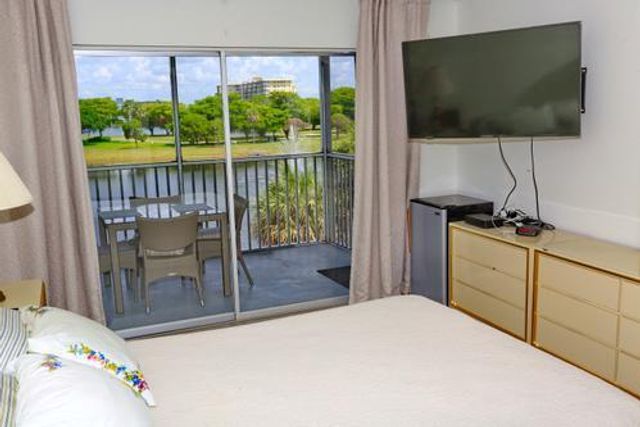 2801 N Palm Aire Drive 405, Pompano Beach, FL 33069