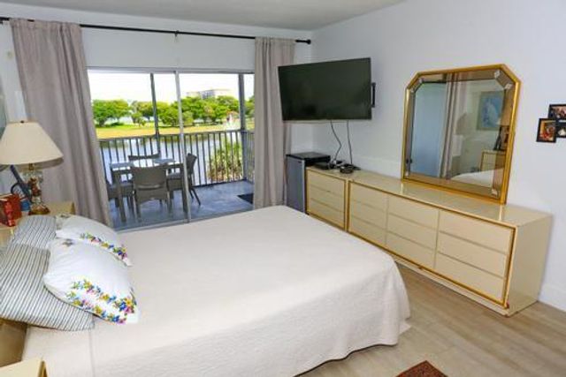 2801 N Palm Aire Drive 405, Pompano Beach, FL 33069