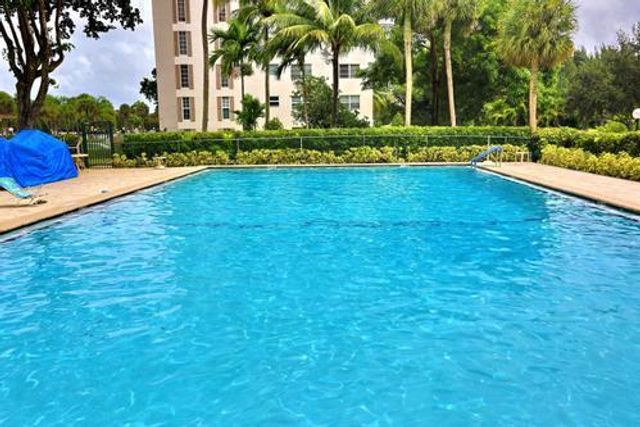 2801 N Palm Aire Drive 405, Pompano Beach, FL 33069