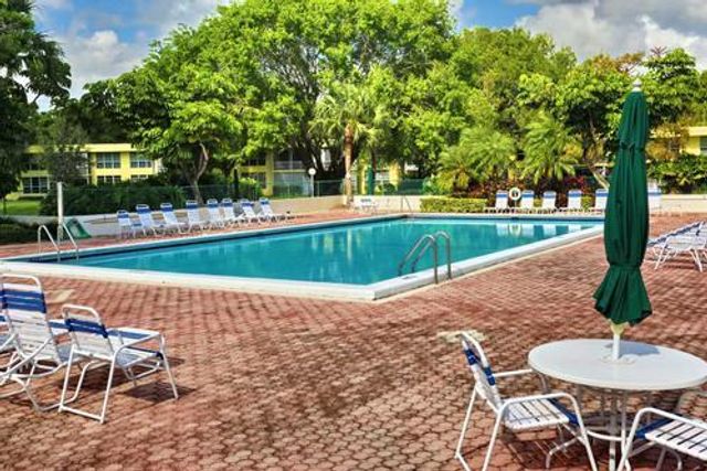 2801 N Palm Aire Drive 405, Pompano Beach, FL 33069