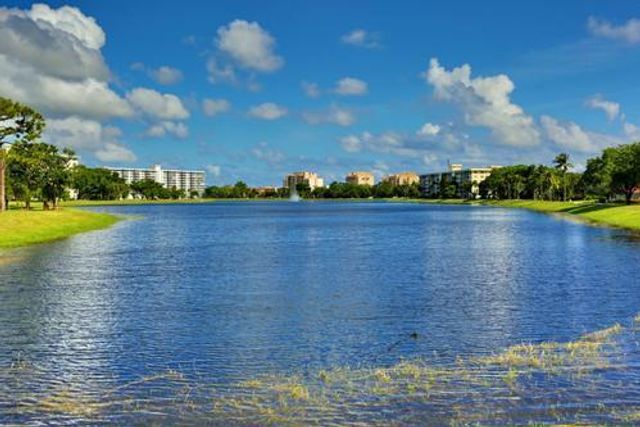 2801 N Palm Aire Drive 405, Pompano Beach, FL 33069