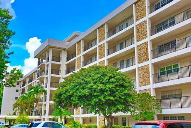 2801 N Palm Aire Drive 405, Pompano Beach, FL 33069