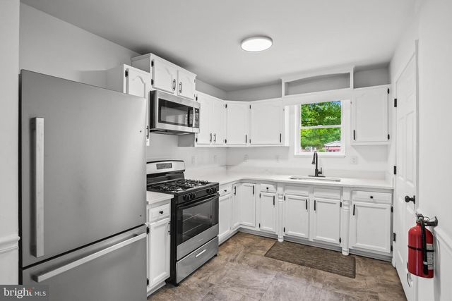 109 6TH AVE AVE, Chesilhurst, NJ 08089
