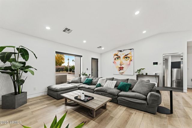 4334 E LEWIS Avenue, Phoenix, AZ 85008