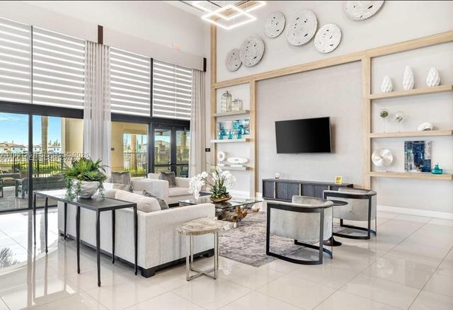 10306 W 33rd Ln, Hialeah, FL 33018