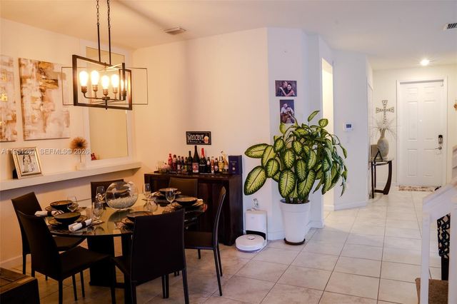 10306 W 33rd Ln, Hialeah, FL 33018