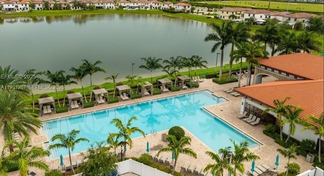 10306 W 33rd Ln, Hialeah, FL 33018