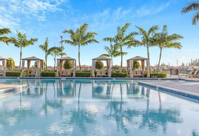 10306 W 33rd Ln, Hialeah, FL 33018