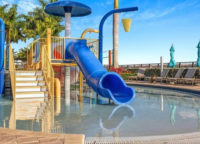 10306 W 33rd Ln, Hialeah, FL 33018