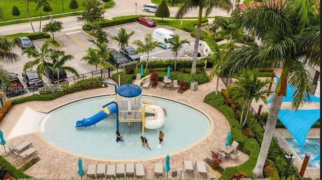 10306 W 33rd Ln, Hialeah, FL 33018