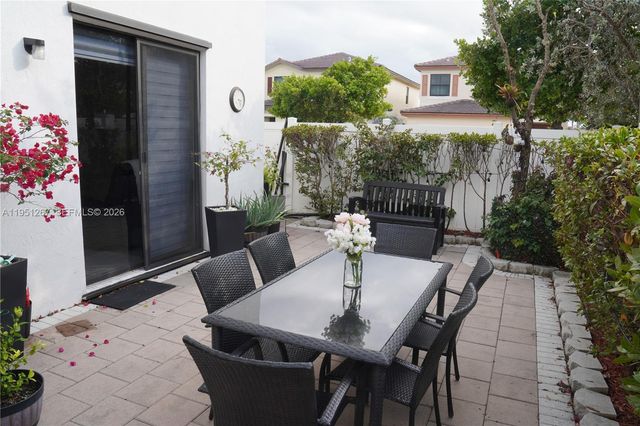 10306 W 33rd Ln, Hialeah, FL 33018