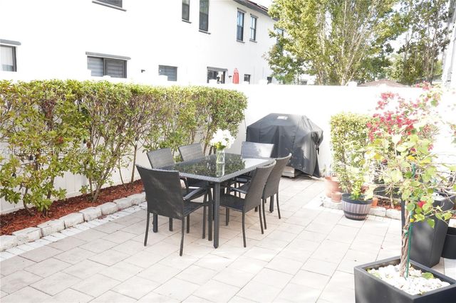 10306 W 33rd Ln, Hialeah, FL 33018