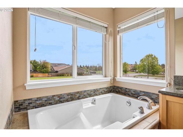 3625 SHIBE St, Forest Grove, OR 97116