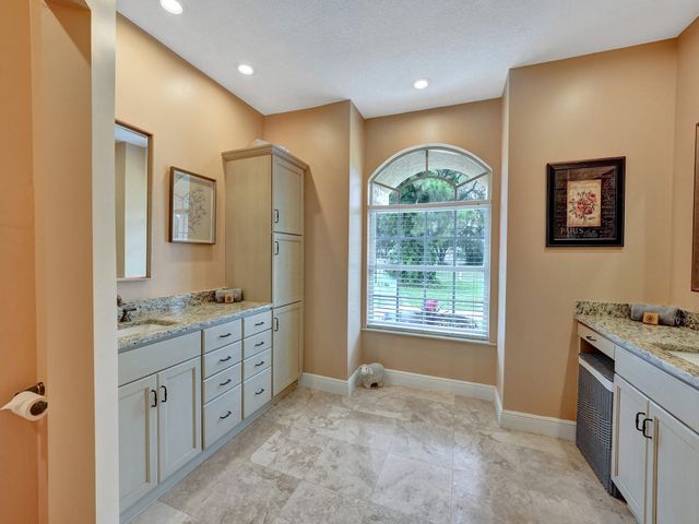 3950 Horse Trail, Loxahatchee, FL 33470