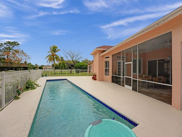 3950 Horse Trail, Loxahatchee, FL 33470