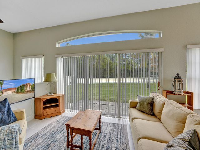 3950 Horse Trail, Loxahatchee, FL 33470