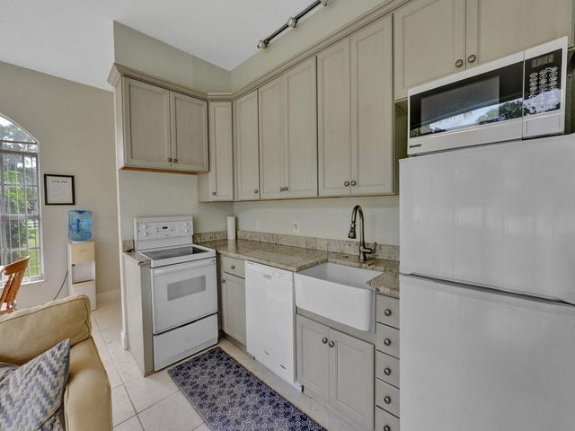 3950 Horse Trail, Loxahatchee, FL 33470