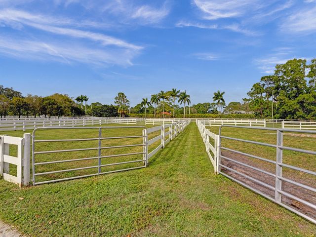 3950 Horse Trail, Loxahatchee, FL 33470
