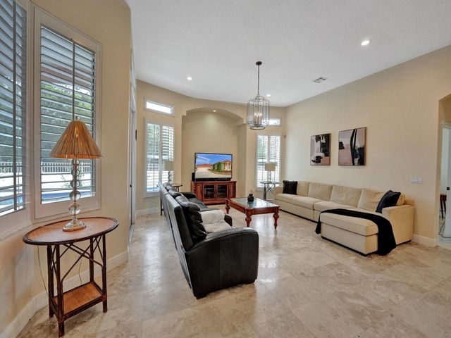 3950 Horse Trail, Loxahatchee, FL 33470