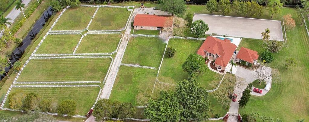 3950 Horse Trail, Loxahatchee, FL 33470