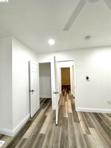 7724 Crest Ave, Oakland, CA 94605