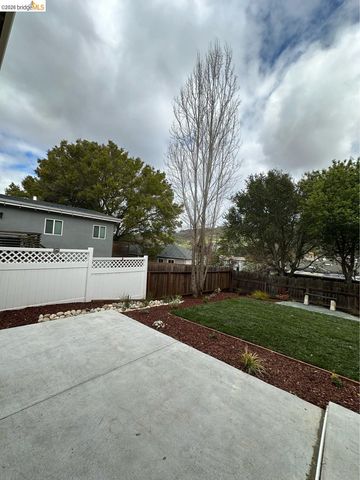 7724 Crest Ave, Oakland, CA 94605