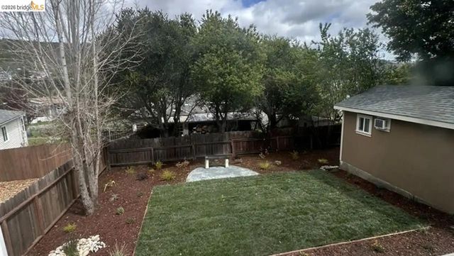 7724 Crest Ave, Oakland, CA 94605