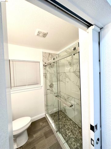 7724 Crest Ave, Oakland, CA 94605