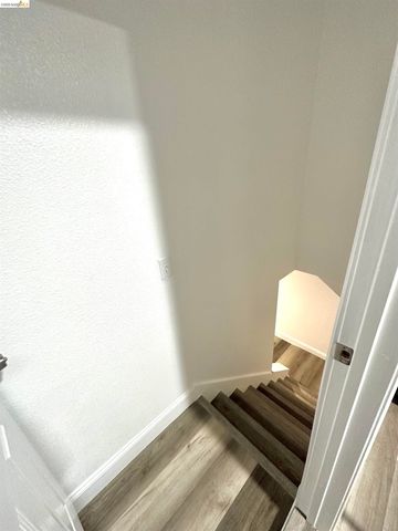 7724 Crest Ave, Oakland, CA 94605