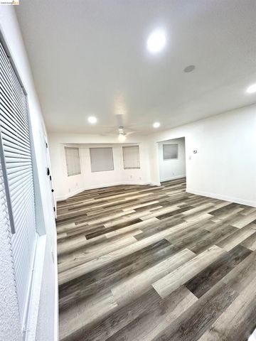 7724 Crest Ave, Oakland, CA 94605