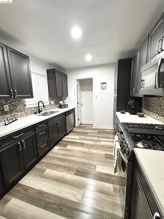 7724 Crest Ave, Oakland, CA 94605