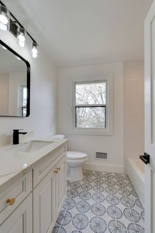 6612 Fox Hollow Rd, Nashville, TN 37205