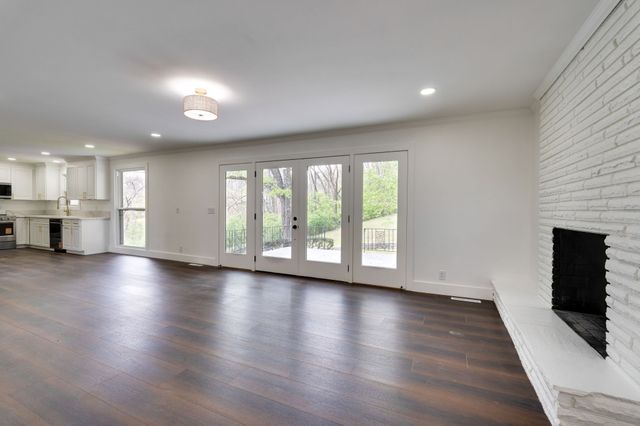 6612 Fox Hollow Rd, Nashville, TN 37205