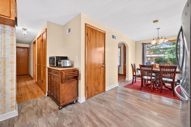 649 N Spring Street, Elgin, IL 60120