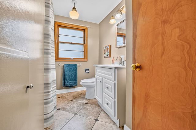 649 N Spring Street, Elgin, IL 60120