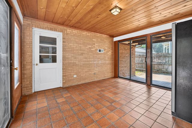 649 N Spring Street, Elgin, IL 60120