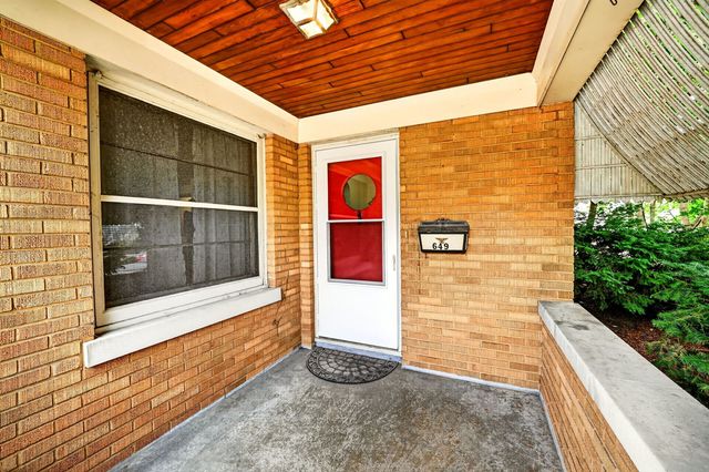 649 N Spring Street, Elgin, IL 60120