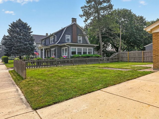 649 N Spring Street, Elgin, IL 60120