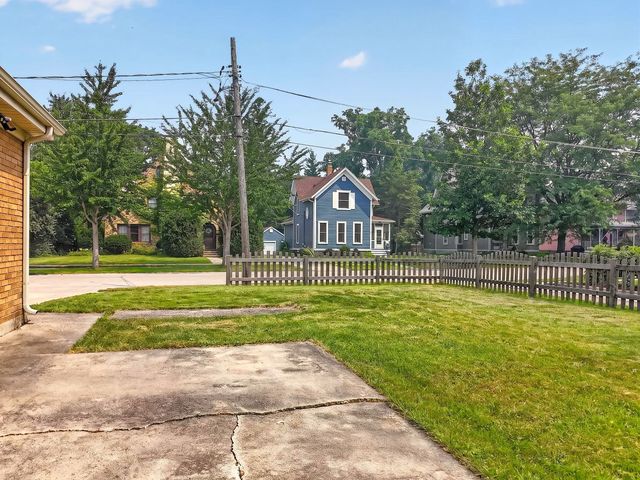 649 N Spring Street, Elgin, IL 60120