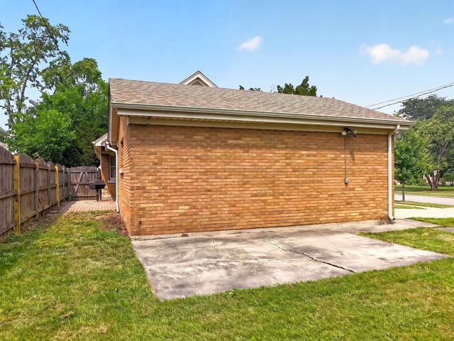 649 N Spring Street, Elgin, IL 60120
