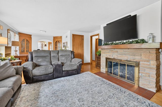 649 N Spring Street, Elgin, IL 60120