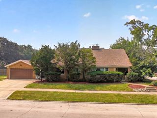 649 N Spring Street, Elgin, IL 60120