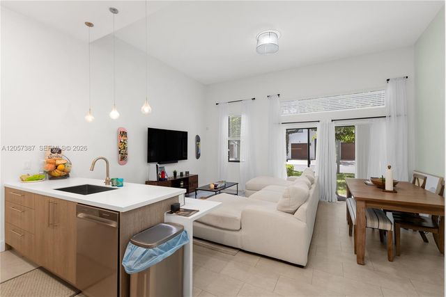 4444 NW 9th St 0, Plantation, FL 33317